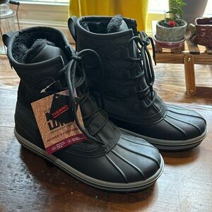 NWT Mukluks women’s thermolite fleece lined duck boots size 9 black
